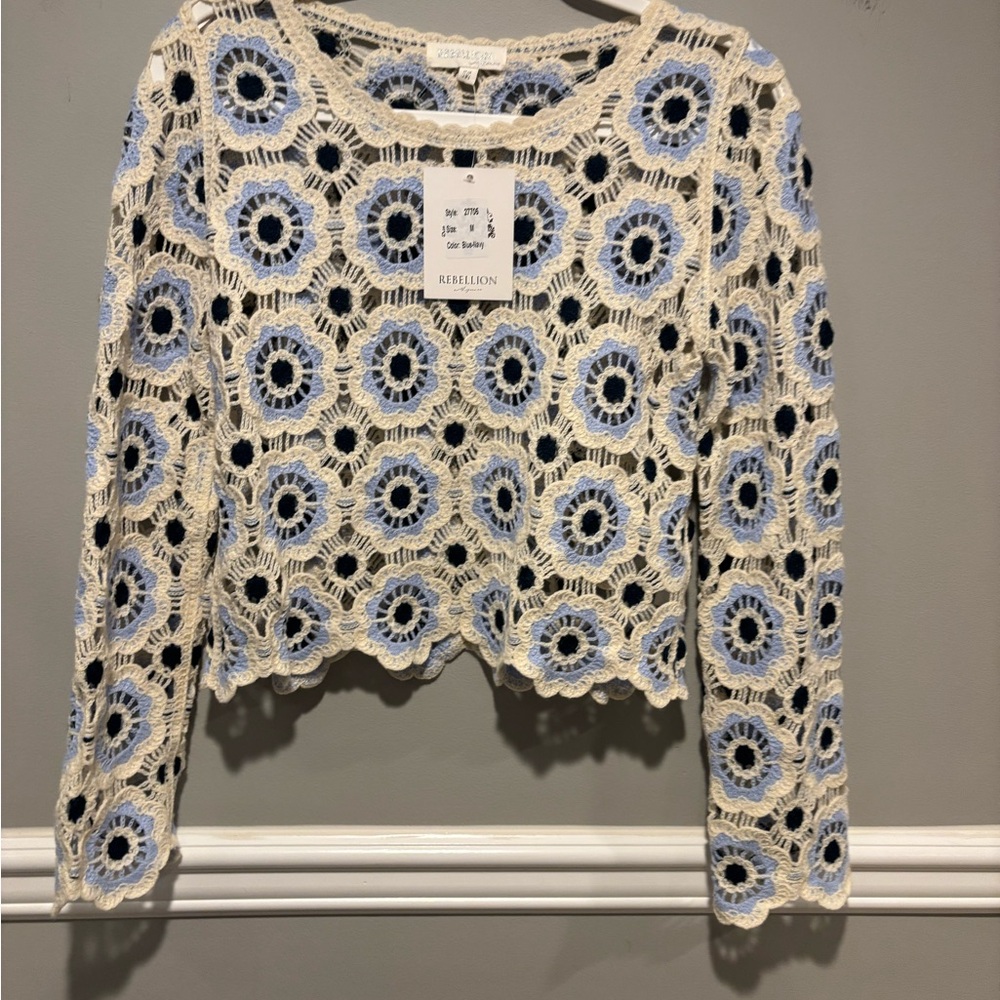 Gorgeous Women's/Teen's Crochet Floral Lace Top - Size Medium NWT - Picture 11 of 16